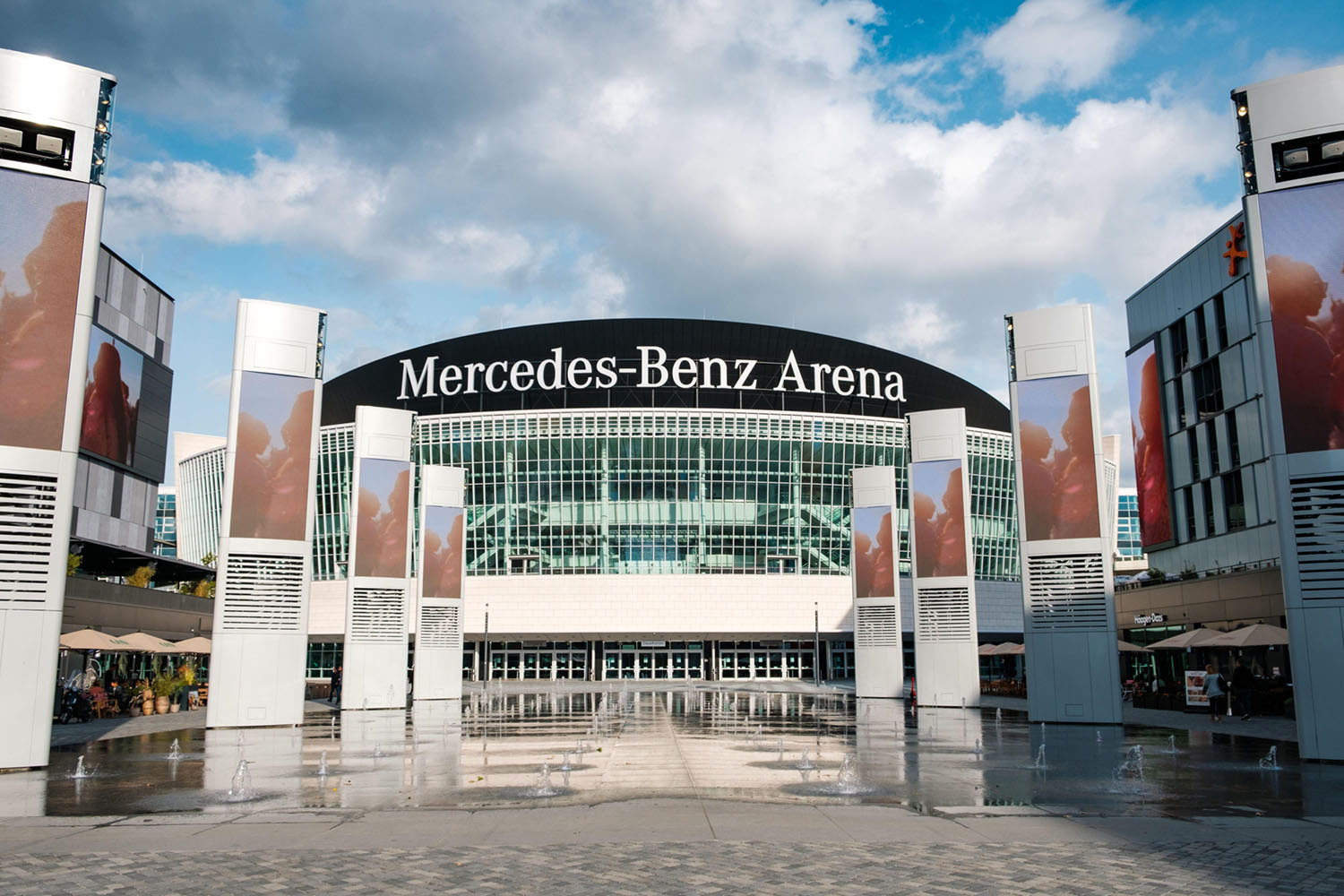 Mercedes Benz Arena Suite anfragen